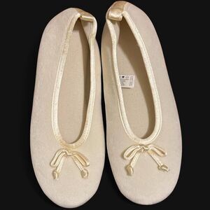 Totes Women's Cream and White Slippers